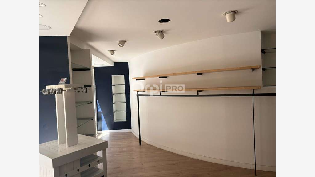Très jolie boutique 85m² à louer à Avignon