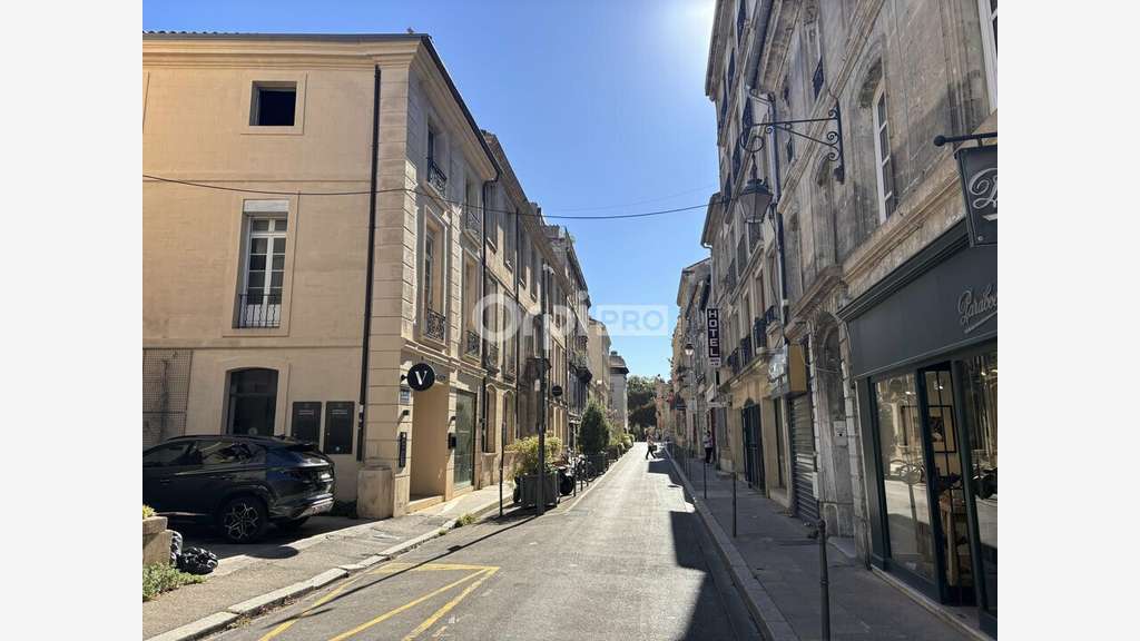 Très jolie boutique 85m² à louer à Avignon