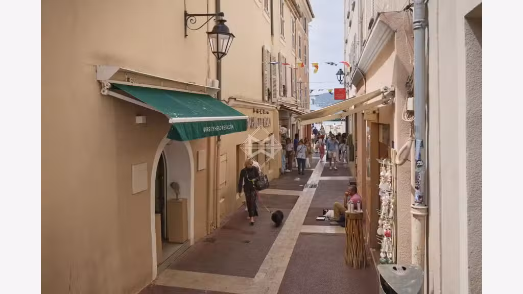 A louer boutique centre historique de Saint-Tropez