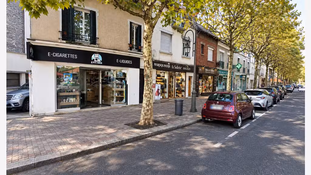A louer boutique 110m² empl N°1 à Suresnes