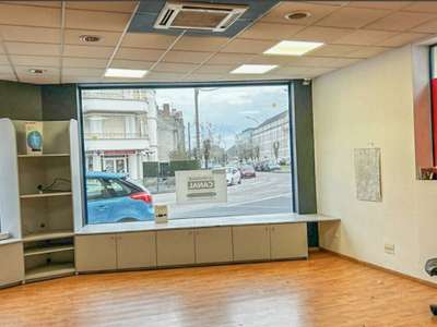 Loue local commercial 150m² à Brive-la-Gaillarde