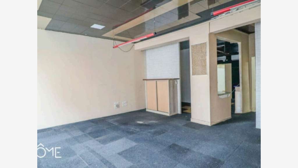 Loue local commercial 288m² à Brive-la-Gaillarde