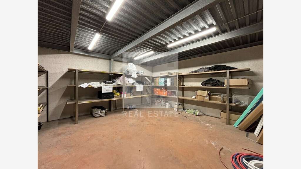 Local d'activité 888m² à louer à Bron