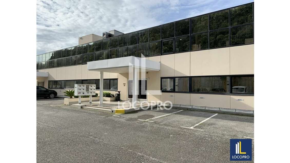 A louer bureau de 105m² en R+1 à Vallauris