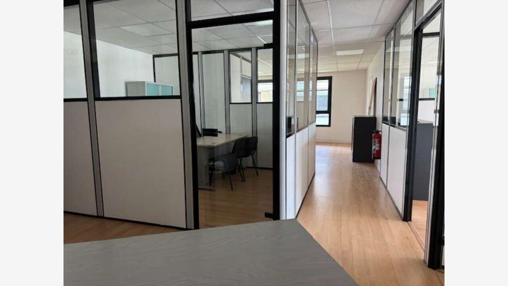 Bureau 88m² R+1 à louer à Limas