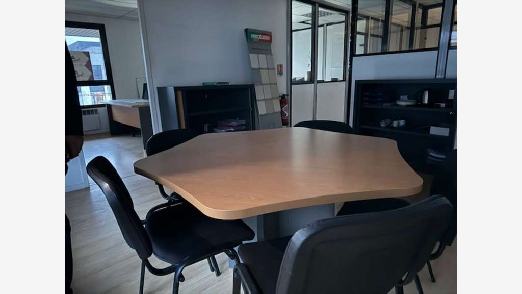 Bureau 88m² R+1 à louer à Limas