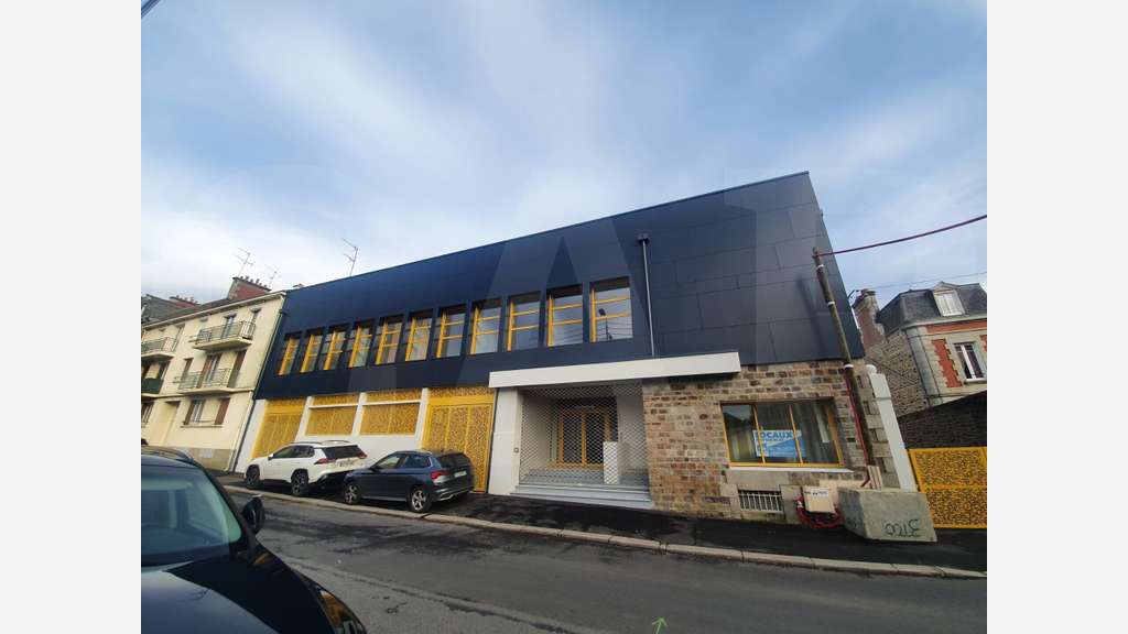 A louer bureau aménagé et cloisonné 874m² Fougères