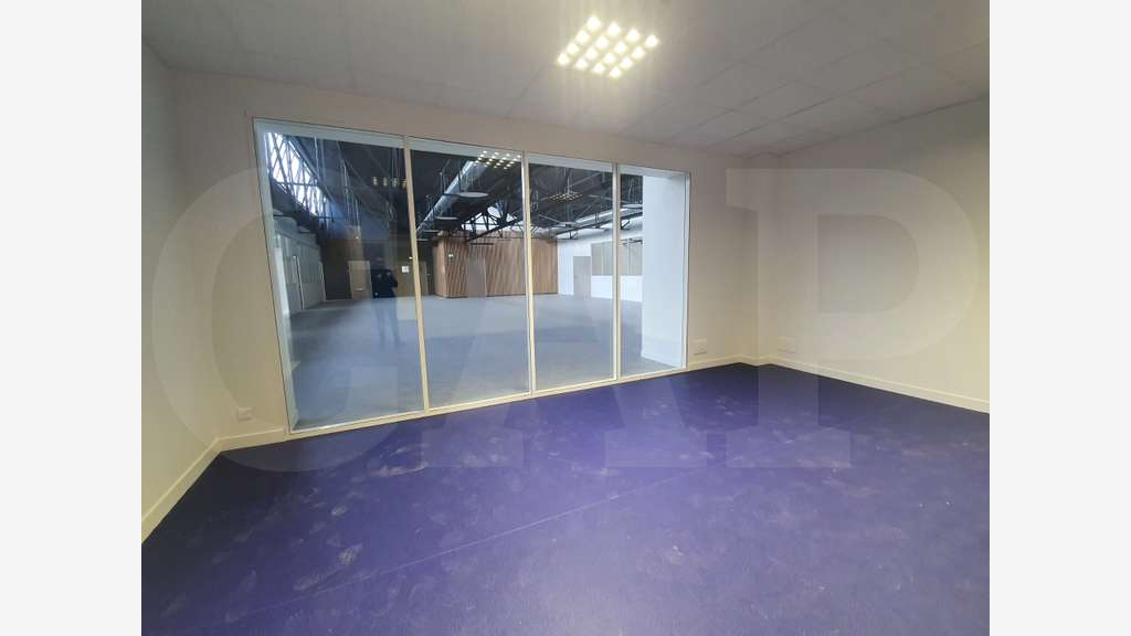 A louer bureau aménagé et cloisonné 874m² Fougères