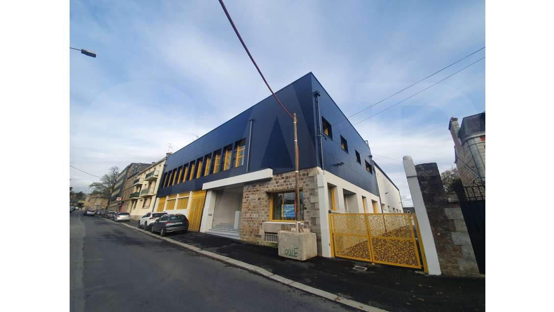 A louer bureau aménagé et cloisonné 874m² Fougères