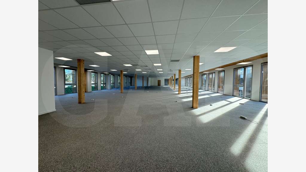 A louer bureaux 1227m² à Saint-Jacques-de-la-Lande