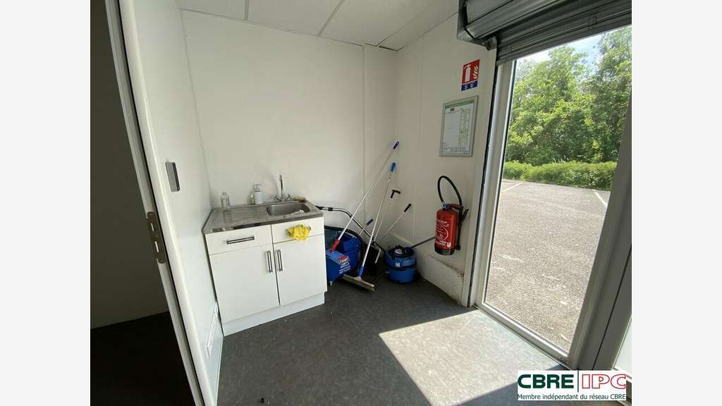 Loue showroom et bureaux de 162m² à Anglet Maignon