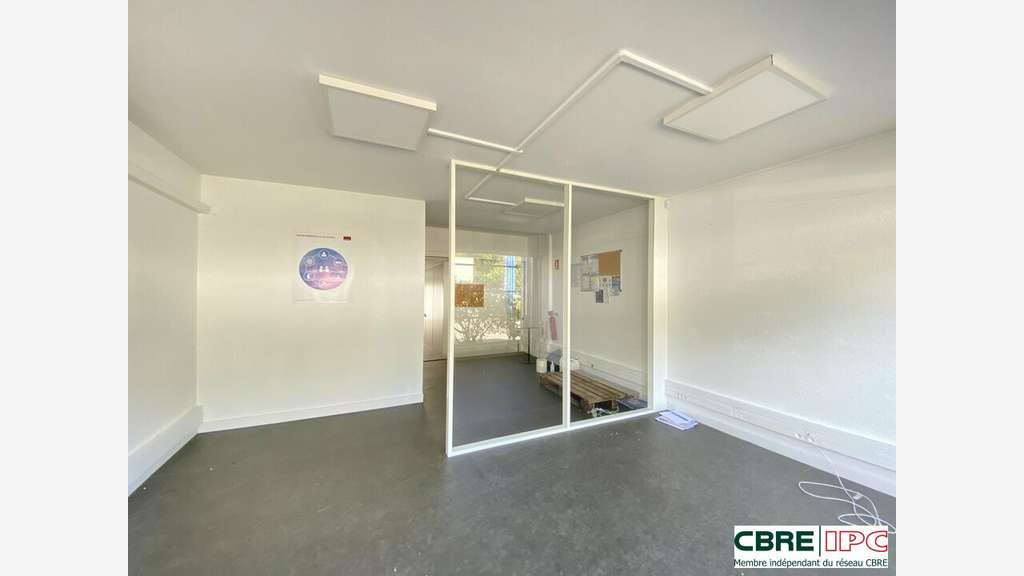 Loue showroom et bureaux de 162m² à Anglet Maignon