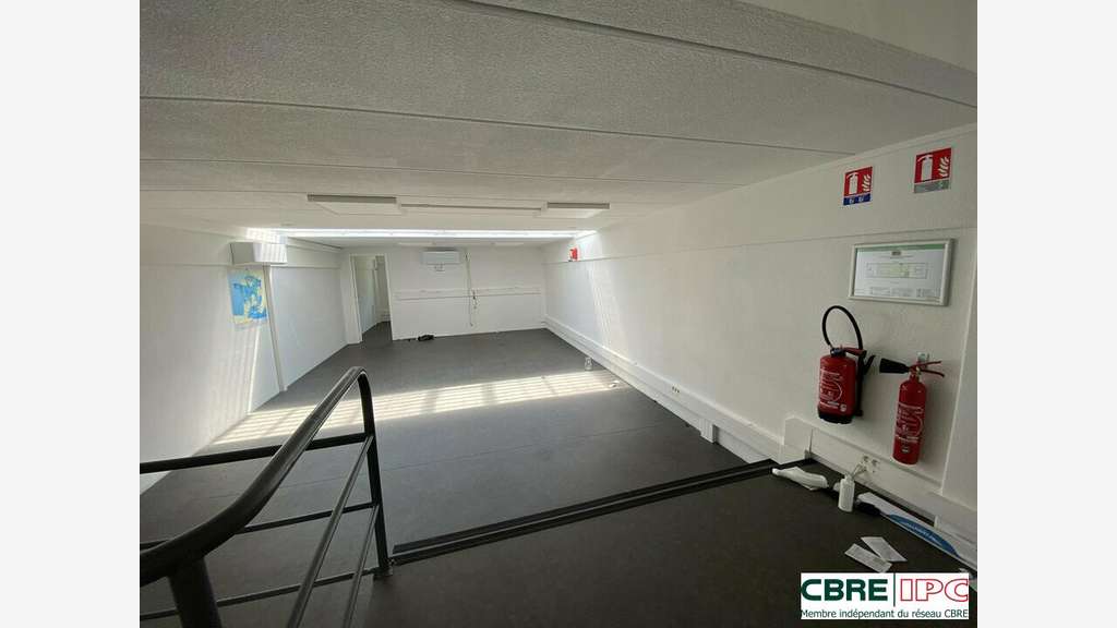 Loue showroom et bureaux de 162m² à Anglet Maignon