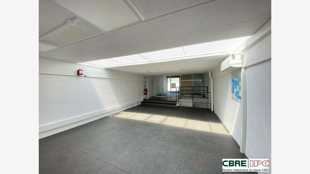 Loue showroom et bureaux de 162m² à Anglet Maignon