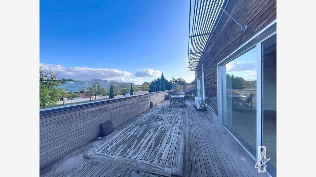 BUREAU 40 M² avec terrasse - Saint Cybard - ANGOUL