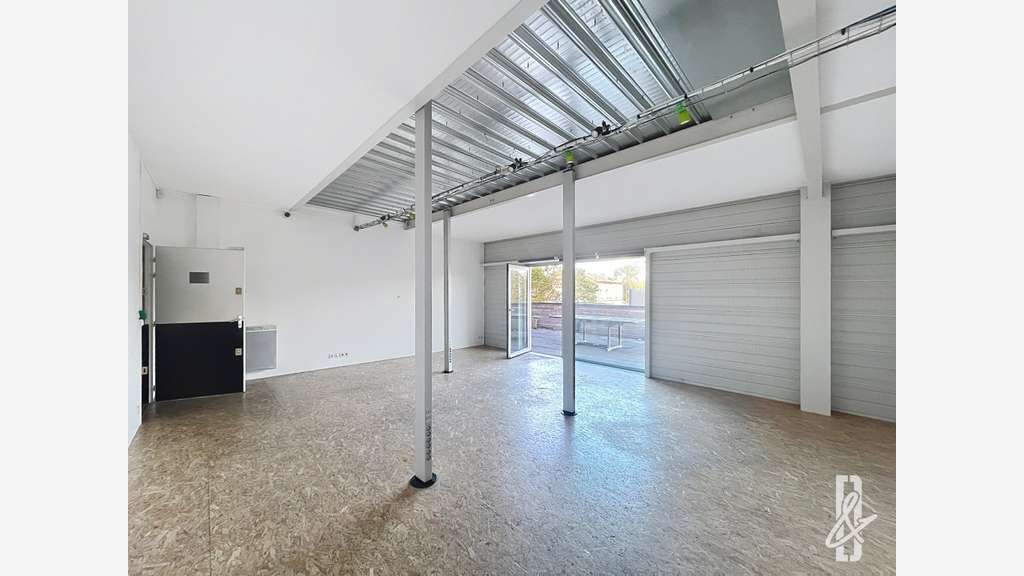 BUREAU 40 M² avec terrasse - Saint Cybard - ANGOUL