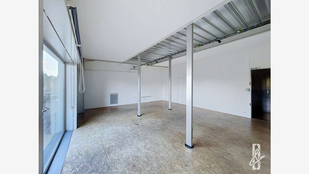 BUREAU 40 M² avec terrasse - Saint Cybard - ANGOUL
