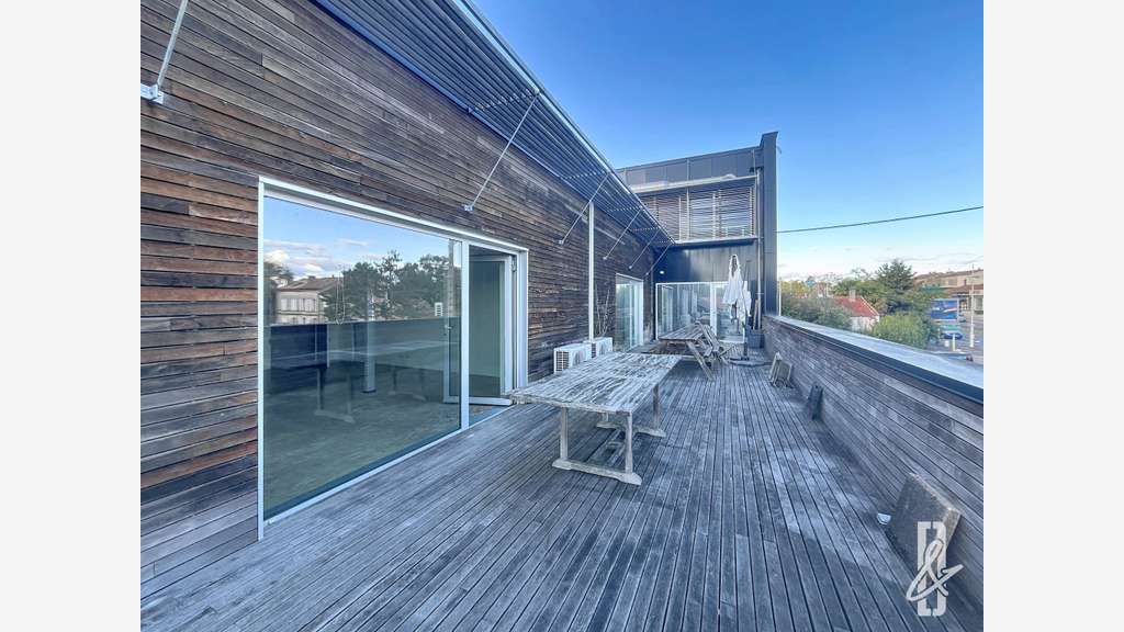 BUREAU 40 M² avec terrasse - Saint Cybard - ANGOUL