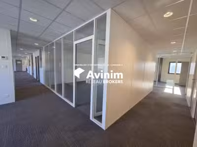 A louer bureaux 447m² Zone du Pont de Tasset