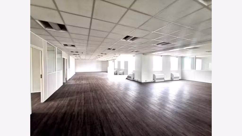 A louer Bureaux 742m² Antony