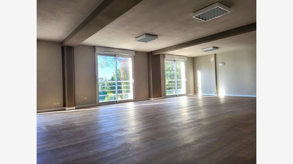 A louer bureaux de 80m² à Vannes Arradon