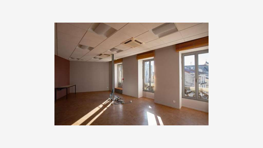 A louer bureau 218m² à Avignon Intra Muros