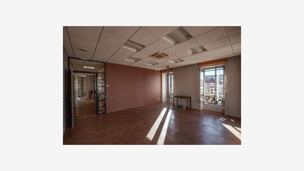 A louer bureau 218m² à Avignon Intra Muros
