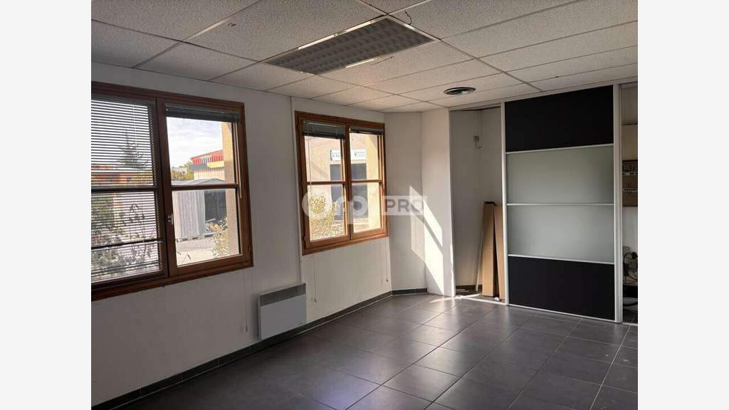 Bureaux à louer bel empl Zone Courtine à Avignon