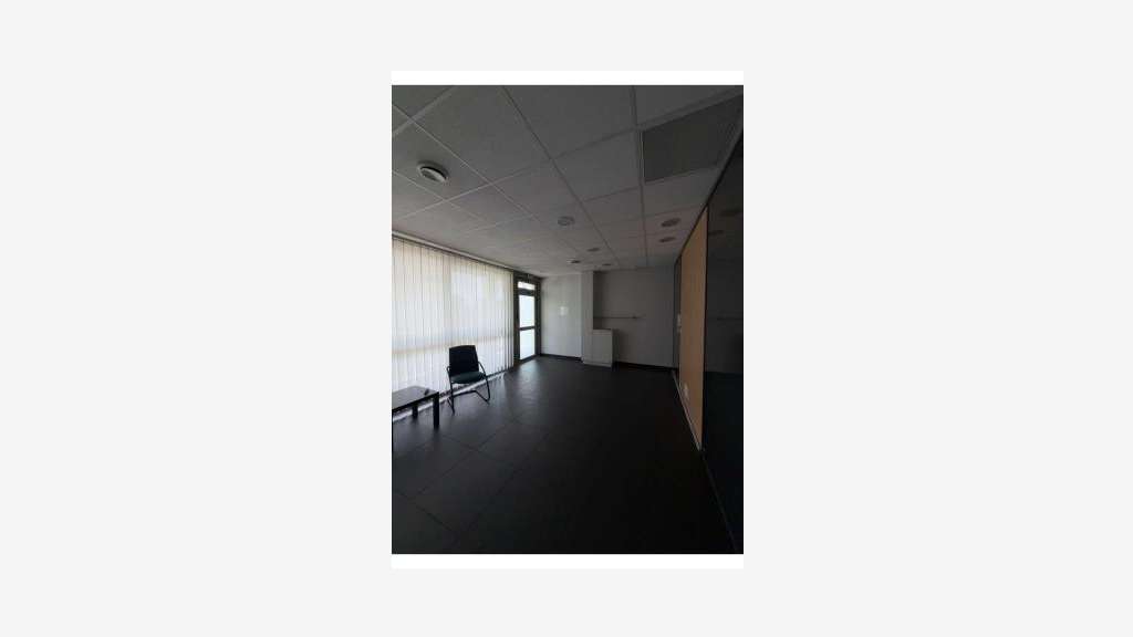 A louer bureau 82m² à Avignon Pont des Deux Eaux
