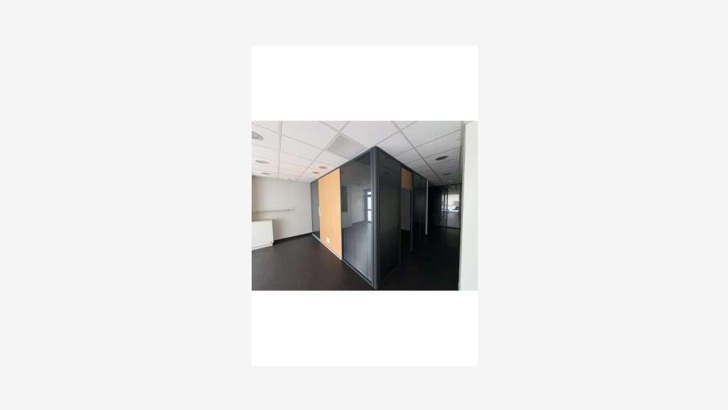 A louer bureau 82m² à Avignon Pont des Deux Eaux