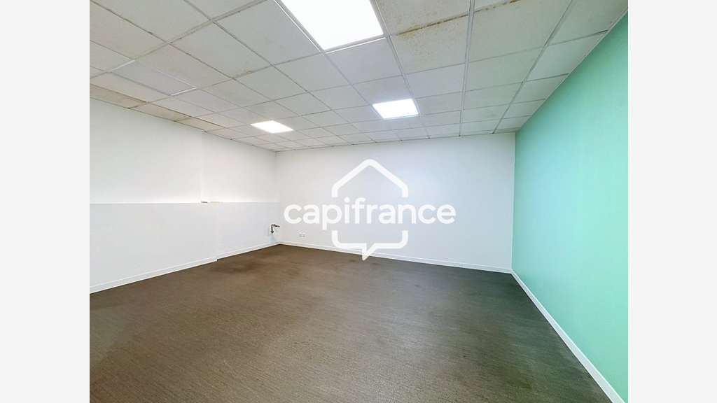 Local/bureau 48m² à louer à Moudong Baie Mahault