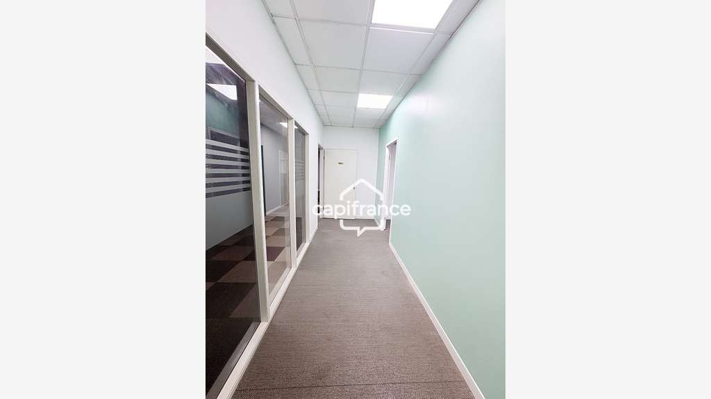 Local/bureau 48m² à louer à Moudong Baie Mahault