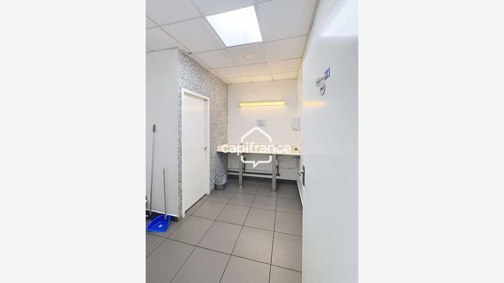Local/bureau 48m² à louer à Moudong Baie Mahault