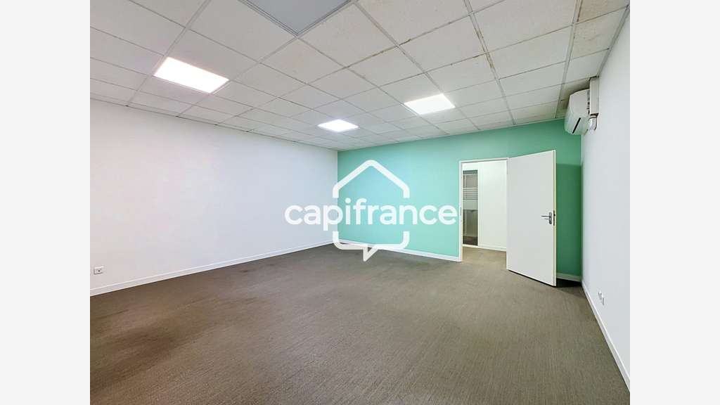 Local/bureau 48m² à louer à Moudong Baie Mahault