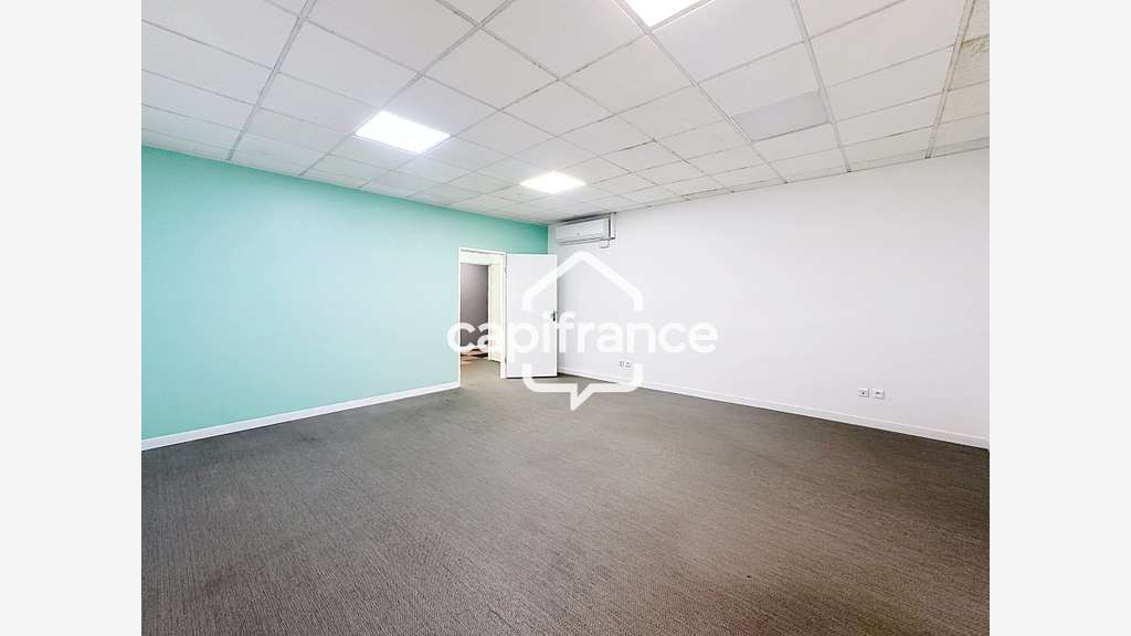 Local/bureau 48m² à louer à Moudong Baie Mahault