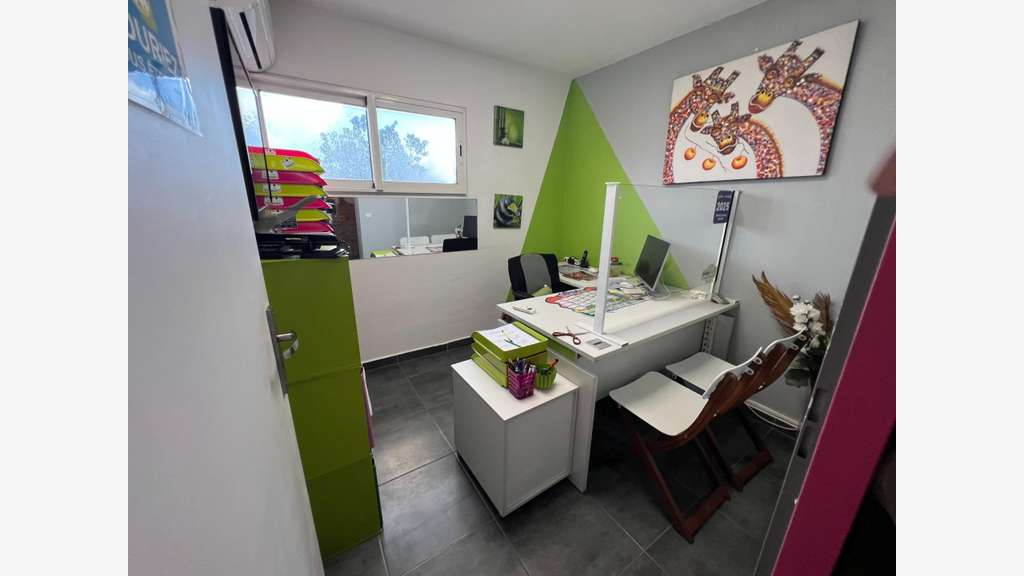 Local privatif avec espaces communs - Moudong
