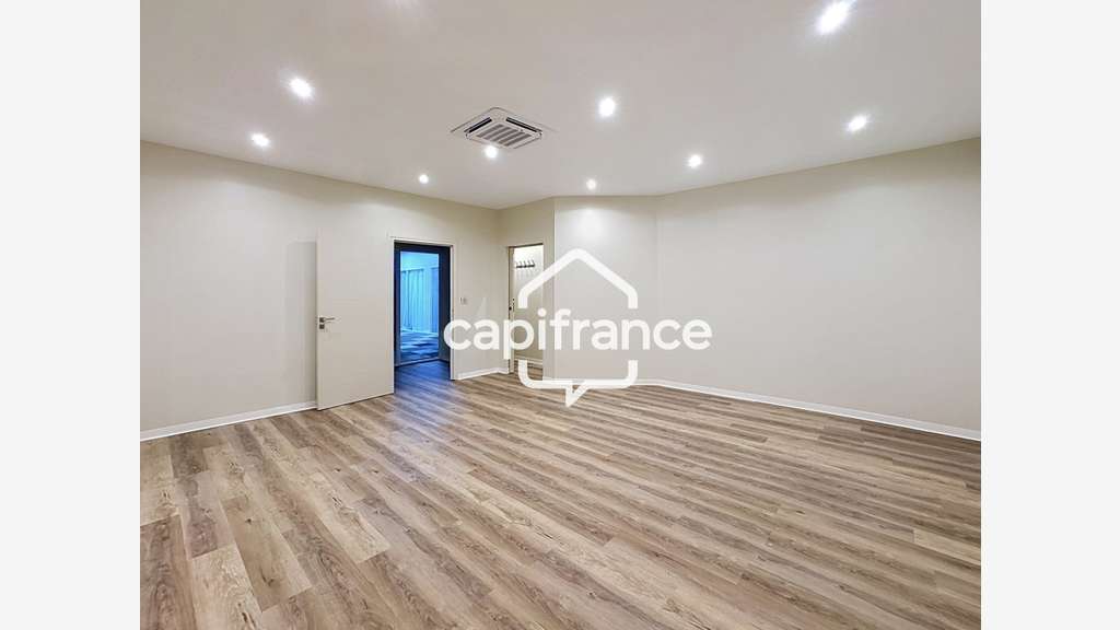 Bureau 42m² R+1 à louer Moudong Baie Mahault