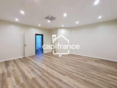 Local/bureau 42 m² A LOUER Moudong BAIE MAHAULT 