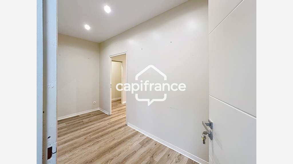 Bureau 42m² R+1 à louer Moudong Baie Mahault
