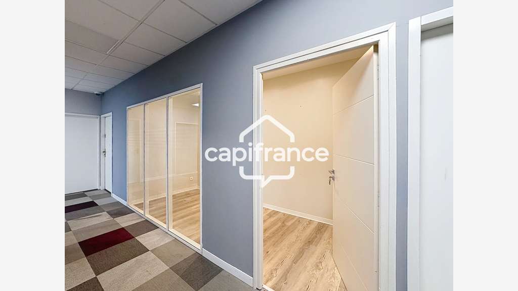Bureau 42m² R+1 à louer Moudong Baie Mahault