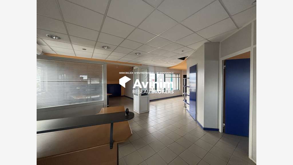 Plateau de bureaux aménagés R+2 à Baie-Mahault
