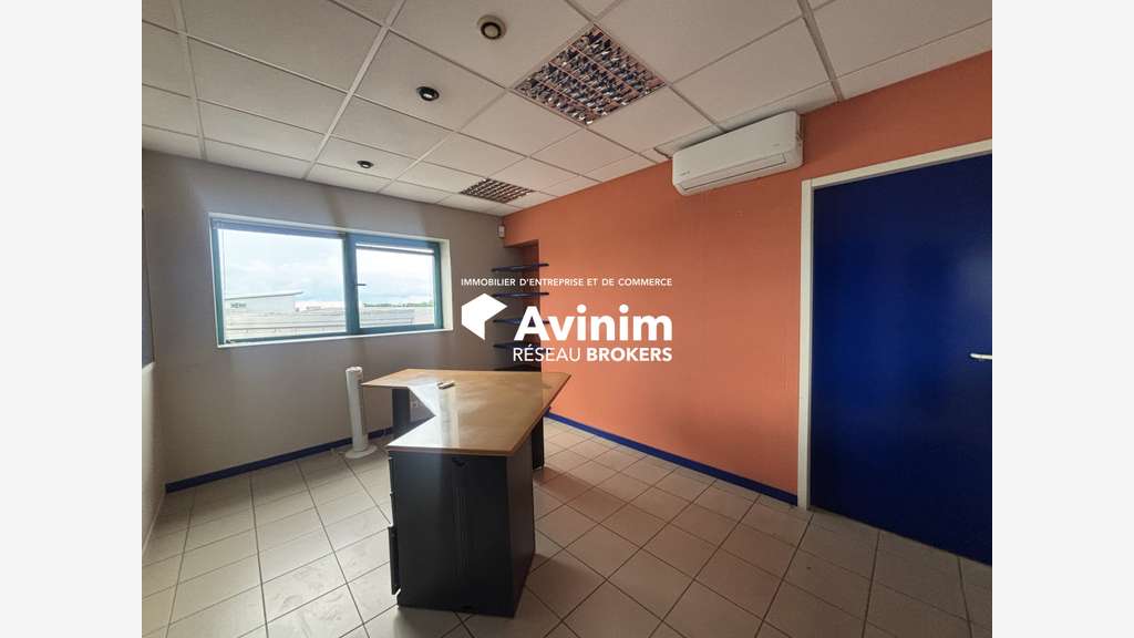 Plateau de bureaux aménagés R+2 à Baie-Mahault