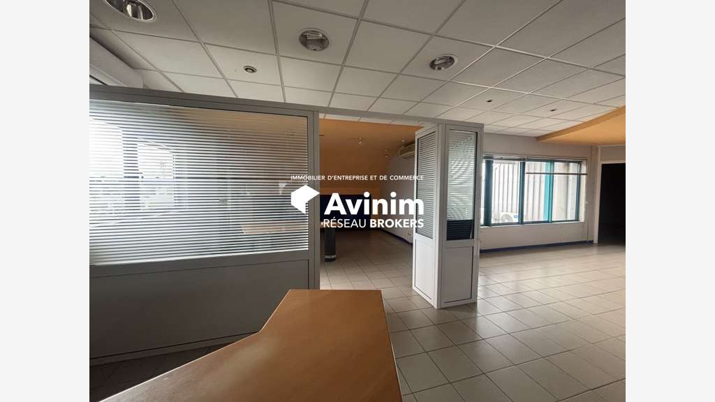 Plateau de bureaux aménagés R+2 à Baie-Mahault
