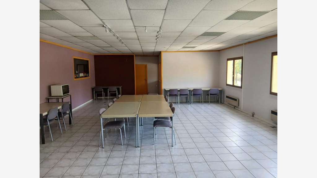 À LOUER – Bureaux de 163 m² à l’étage