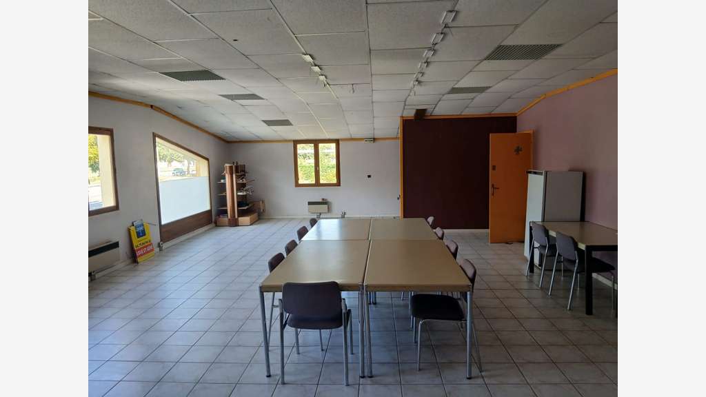 À LOUER – Bureaux de 163 m² à l’étage