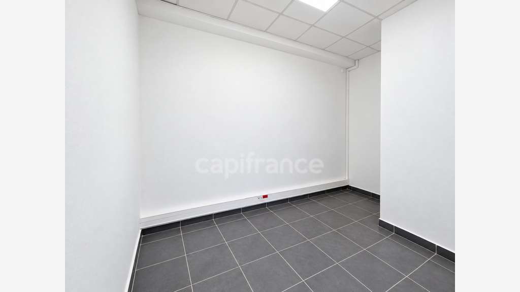 A louer bureaux rénovés 90m² à Basse-Terre centre