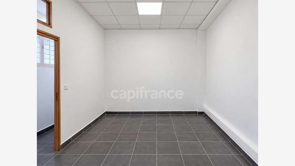 A louer bureaux rénovés 90m² à Basse-Terre centre
