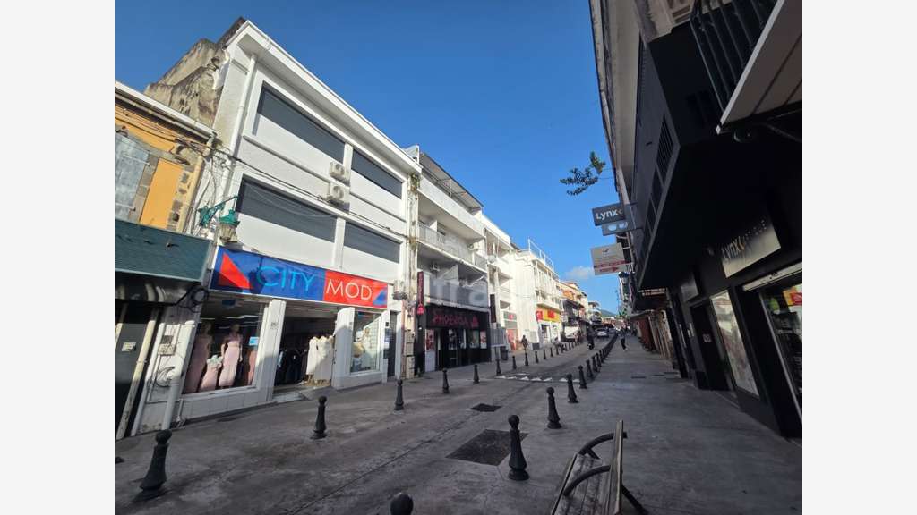 A louer bureaux rénovés 90m² à Basse-Terre centre