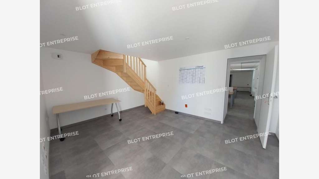 À LOUER - BUREAUX 106 m² - BAUD