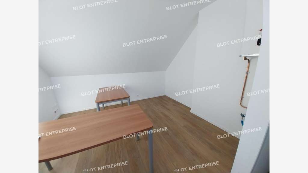 À LOUER - BUREAUX 106 m² - BAUD
